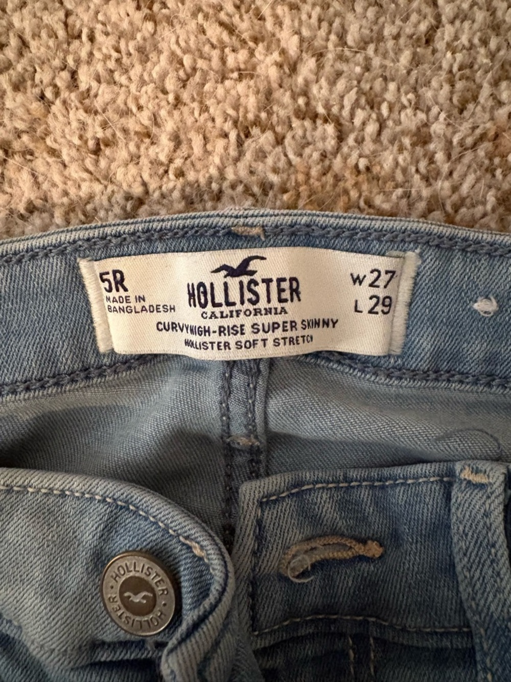 Hollister Curvy High-Rise Super Skinny Jeans - Light Wash Blue